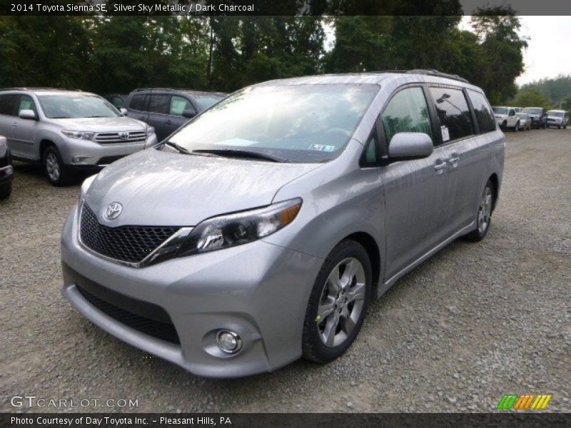 Front 3/4 View of 2014 Sienna SE