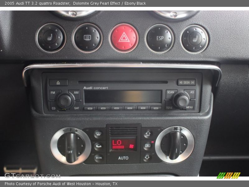 Controls of 2005 TT 3.2 quattro Roadster