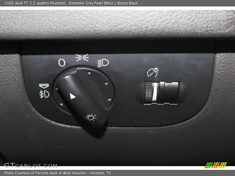 Controls of 2005 TT 3.2 quattro Roadster