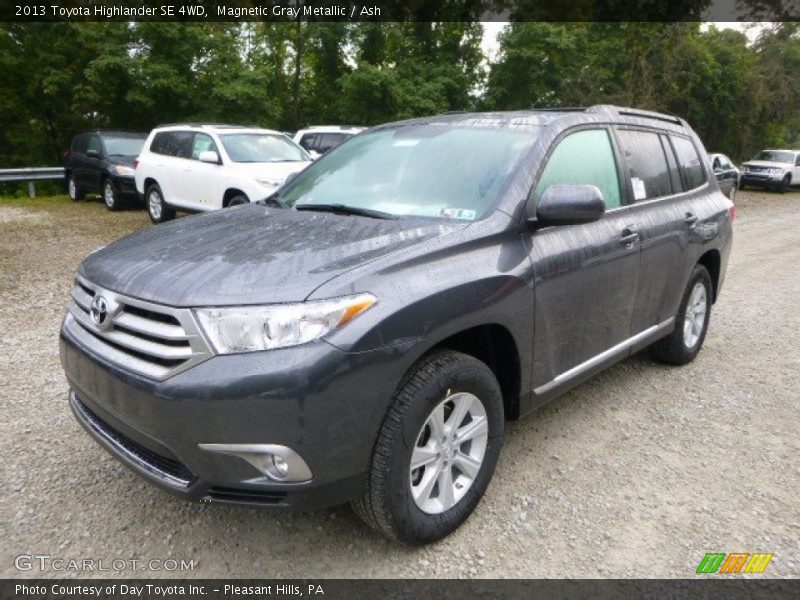 Magnetic Gray Metallic / Ash 2013 Toyota Highlander SE 4WD