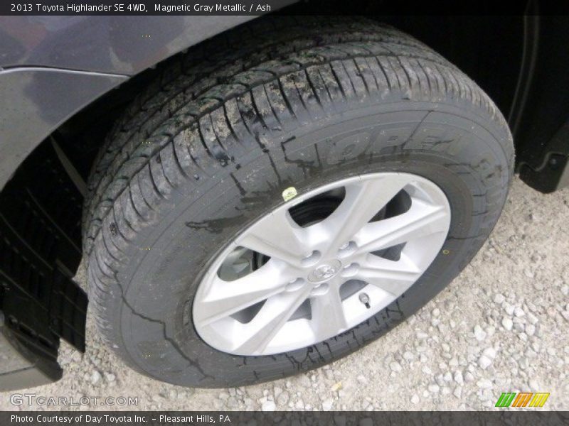 Magnetic Gray Metallic / Ash 2013 Toyota Highlander SE 4WD