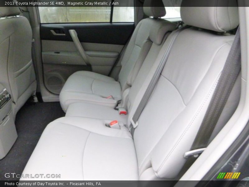 Magnetic Gray Metallic / Ash 2013 Toyota Highlander SE 4WD
