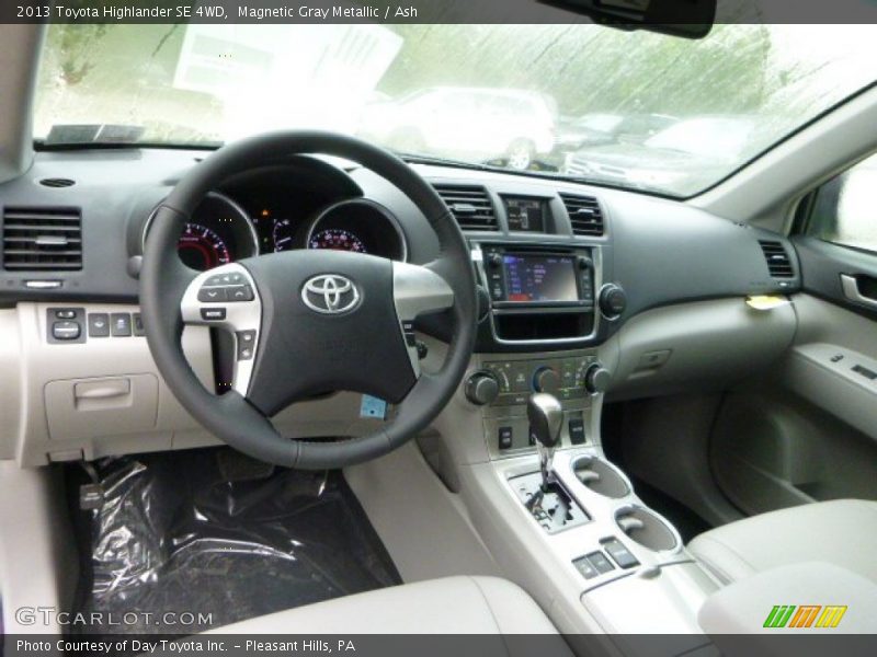 Magnetic Gray Metallic / Ash 2013 Toyota Highlander SE 4WD