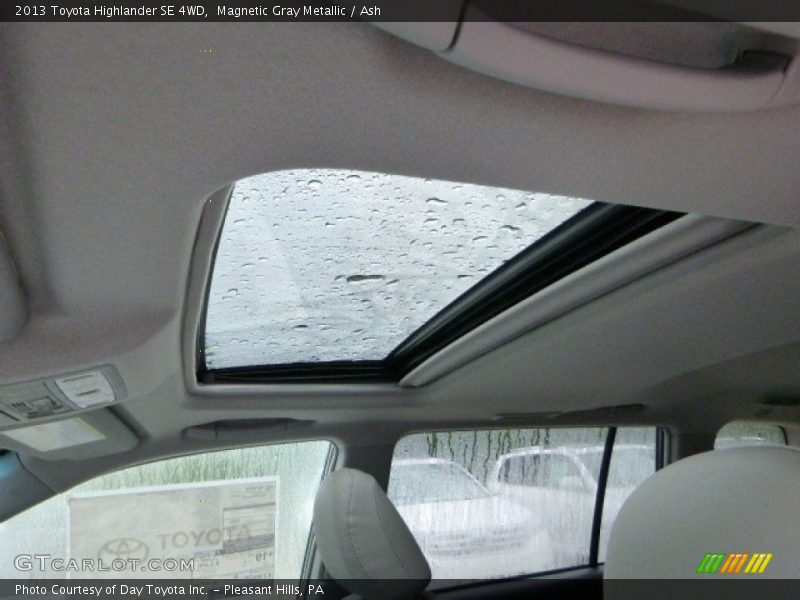 Magnetic Gray Metallic / Ash 2013 Toyota Highlander SE 4WD