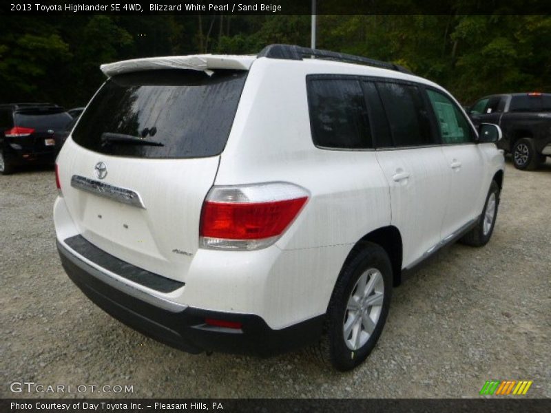 Blizzard White Pearl / Sand Beige 2013 Toyota Highlander SE 4WD