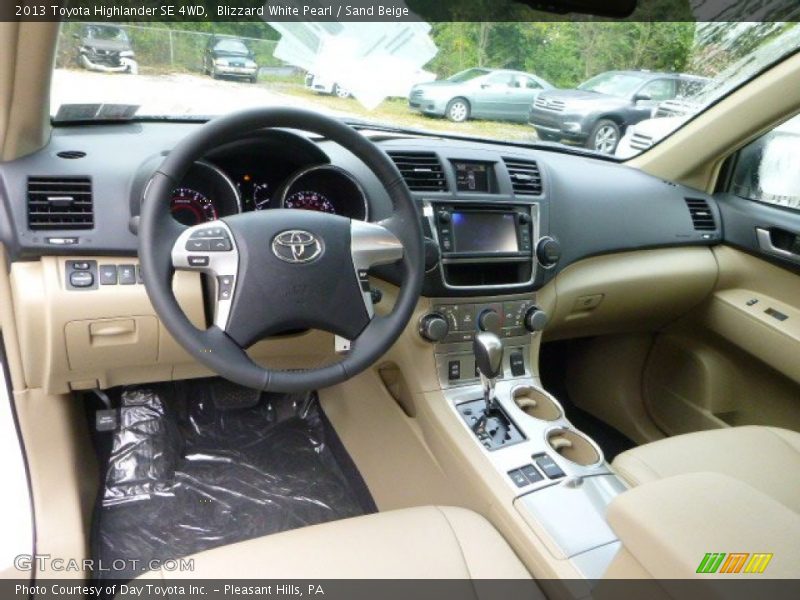 Blizzard White Pearl / Sand Beige 2013 Toyota Highlander SE 4WD