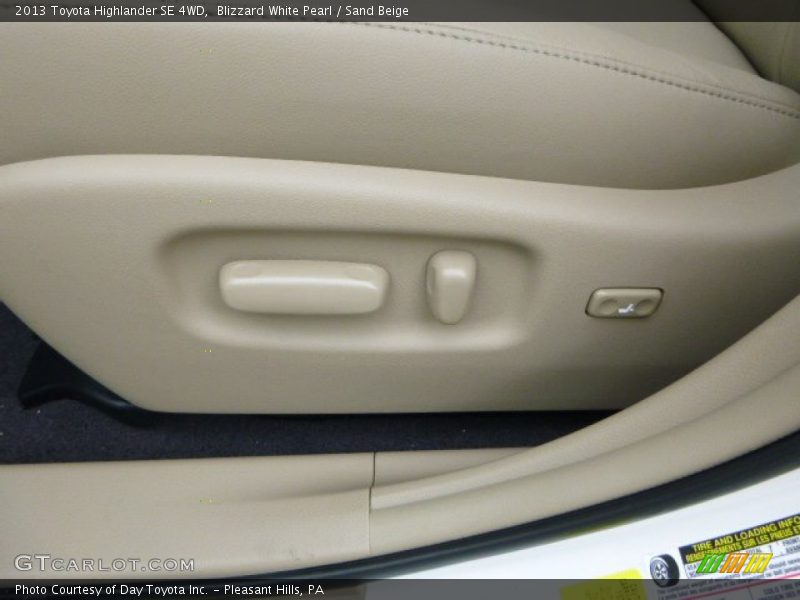 Blizzard White Pearl / Sand Beige 2013 Toyota Highlander SE 4WD