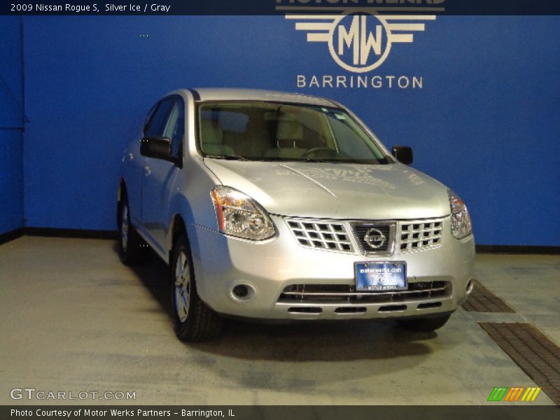 Silver Ice / Gray 2009 Nissan Rogue S