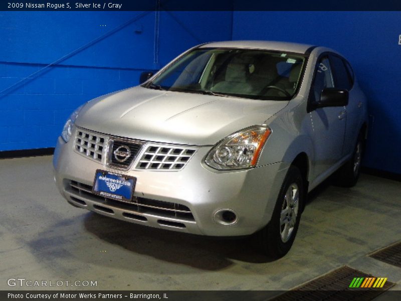 Silver Ice / Gray 2009 Nissan Rogue S