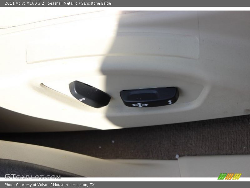 Seashell Metallic / Sandstone Beige 2011 Volvo XC60 3.2