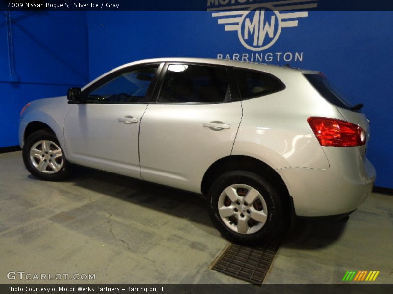 Silver Ice / Gray 2009 Nissan Rogue S