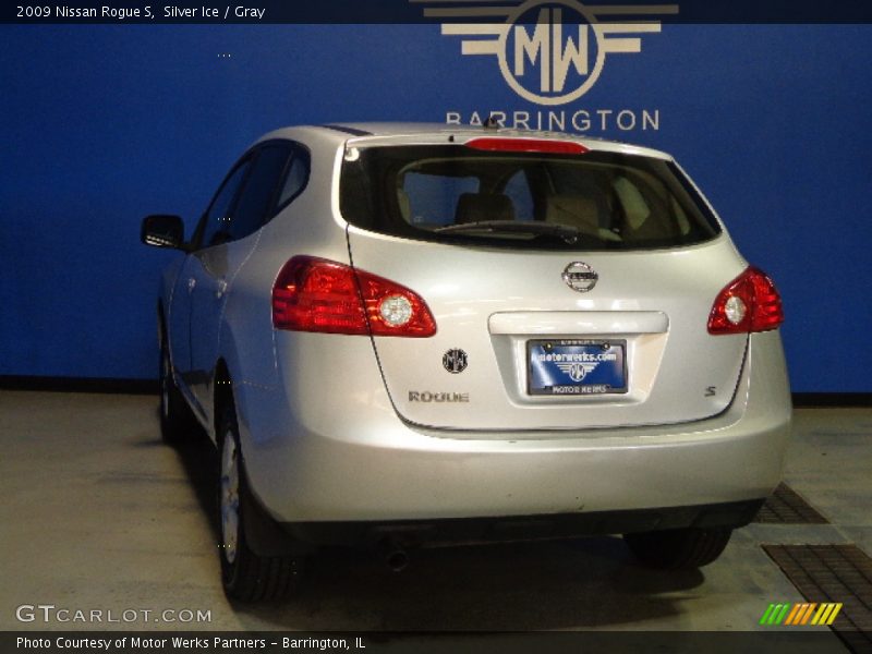 Silver Ice / Gray 2009 Nissan Rogue S