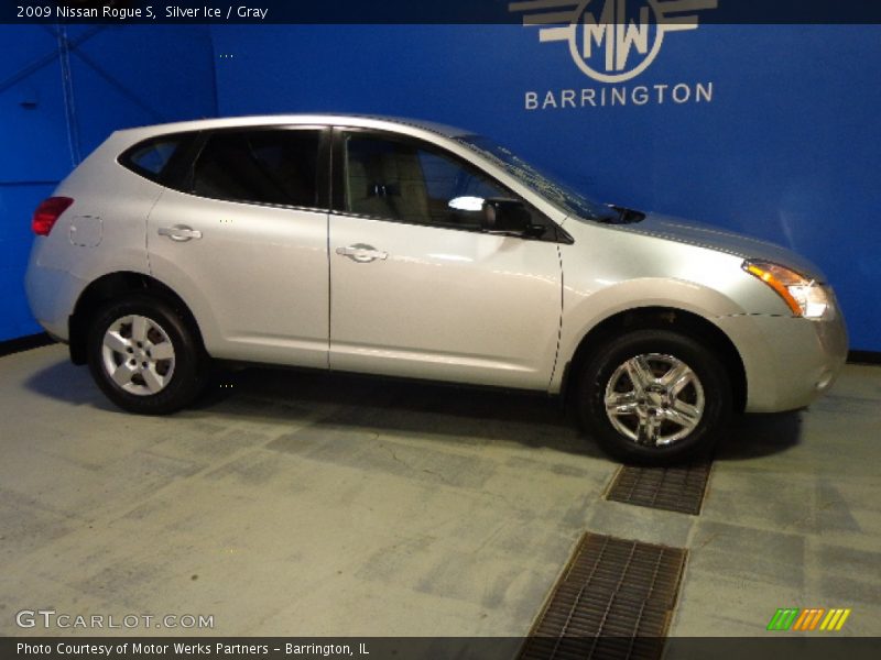 Silver Ice / Gray 2009 Nissan Rogue S