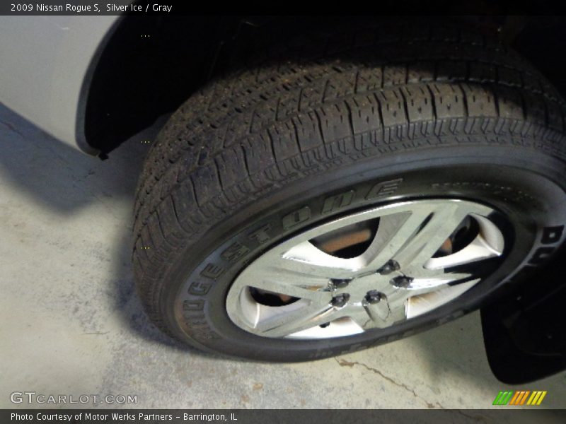 Silver Ice / Gray 2009 Nissan Rogue S