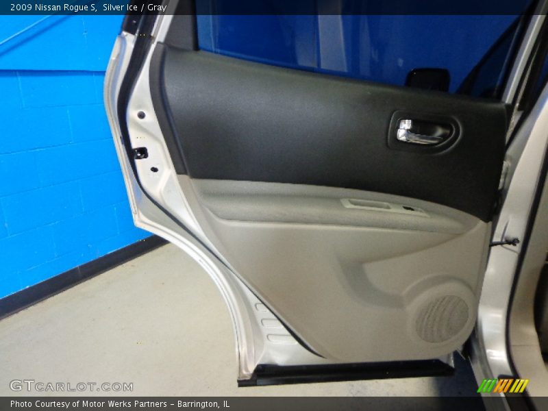 Silver Ice / Gray 2009 Nissan Rogue S