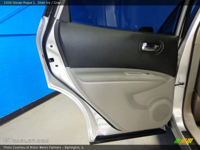 Silver Ice / Gray 2009 Nissan Rogue S
