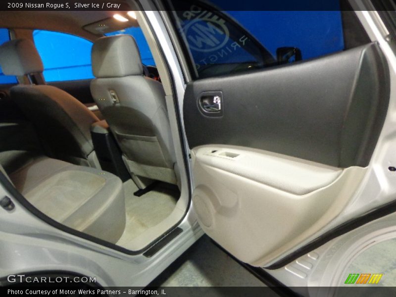 Silver Ice / Gray 2009 Nissan Rogue S