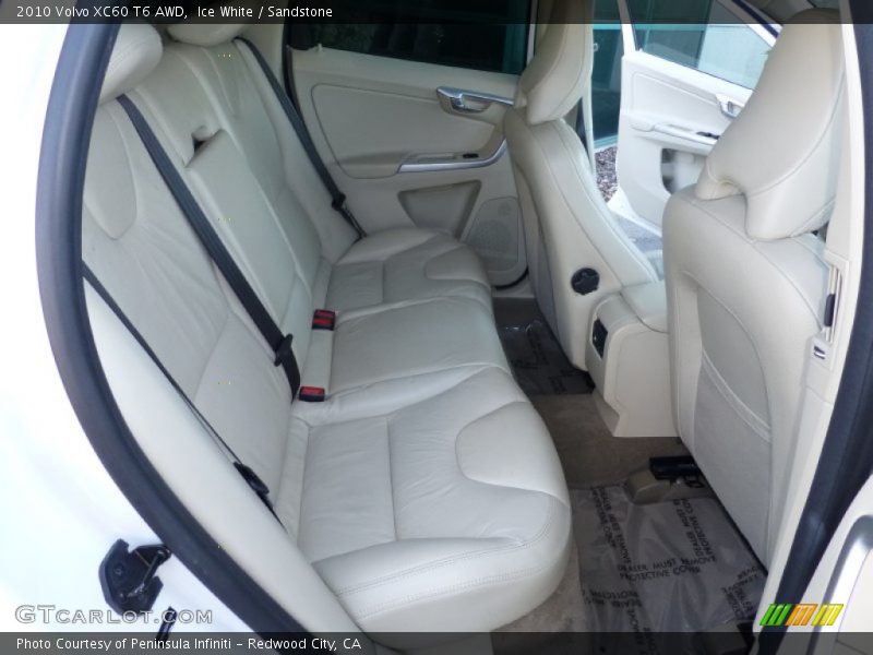 Ice White / Sandstone 2010 Volvo XC60 T6 AWD