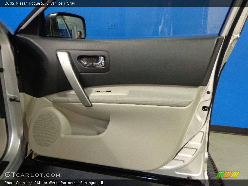 Silver Ice / Gray 2009 Nissan Rogue S
