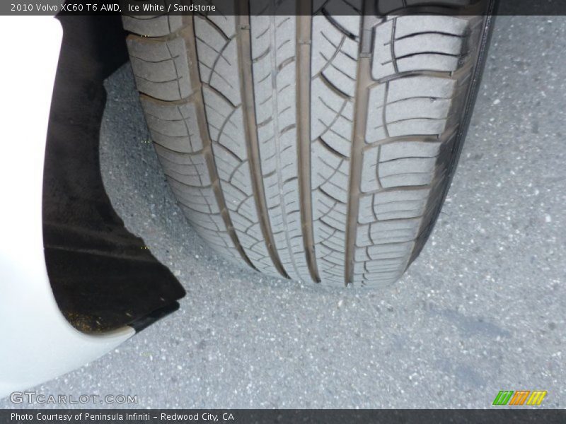 Ice White / Sandstone 2010 Volvo XC60 T6 AWD