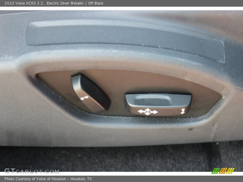 Electric Silver Metallic / Off Black 2013 Volvo XC60 3.2