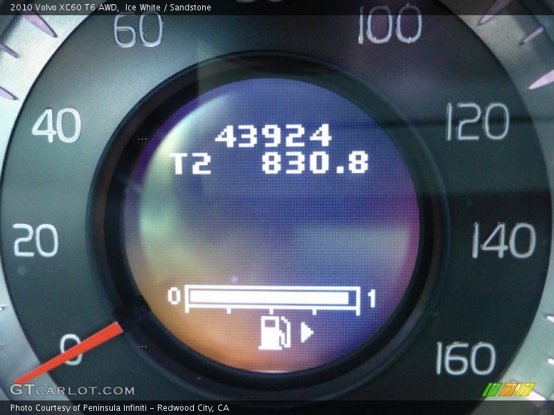 Ice White / Sandstone 2010 Volvo XC60 T6 AWD
