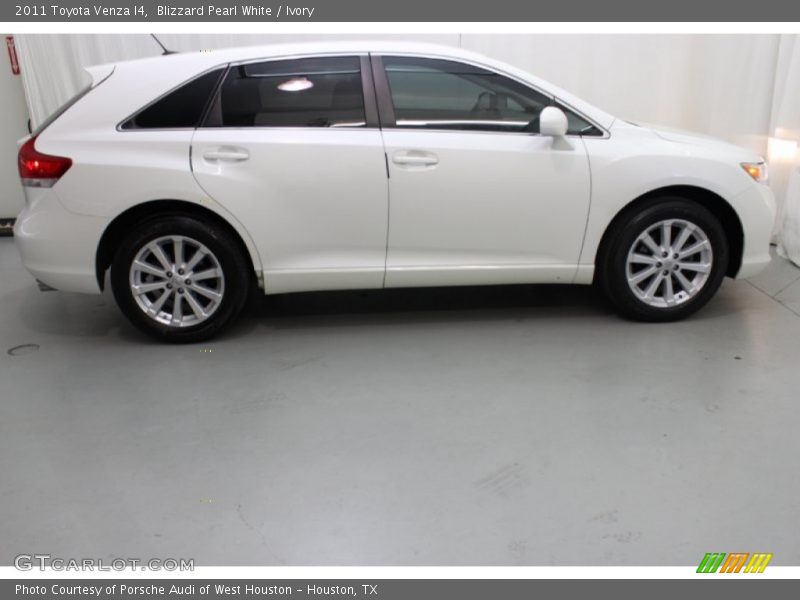 Blizzard Pearl White / Ivory 2011 Toyota Venza I4