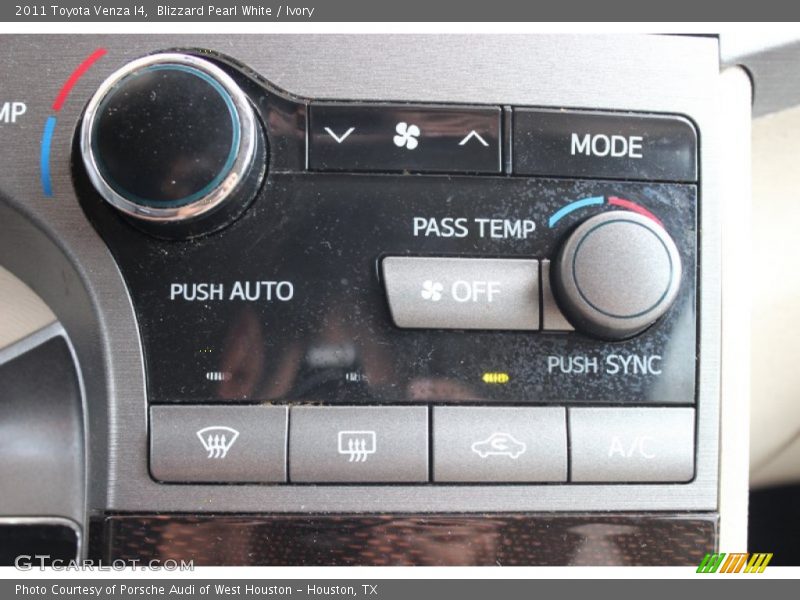 Blizzard Pearl White / Ivory 2011 Toyota Venza I4
