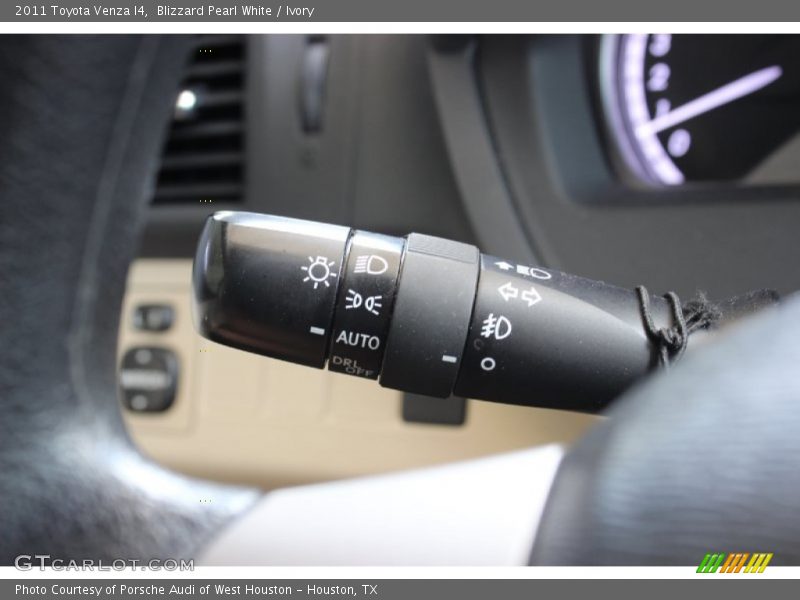 Blizzard Pearl White / Ivory 2011 Toyota Venza I4