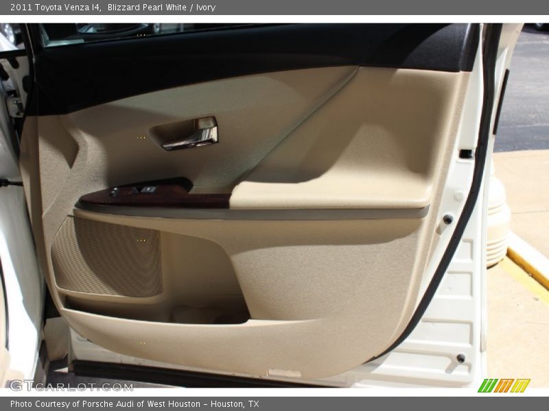 Blizzard Pearl White / Ivory 2011 Toyota Venza I4