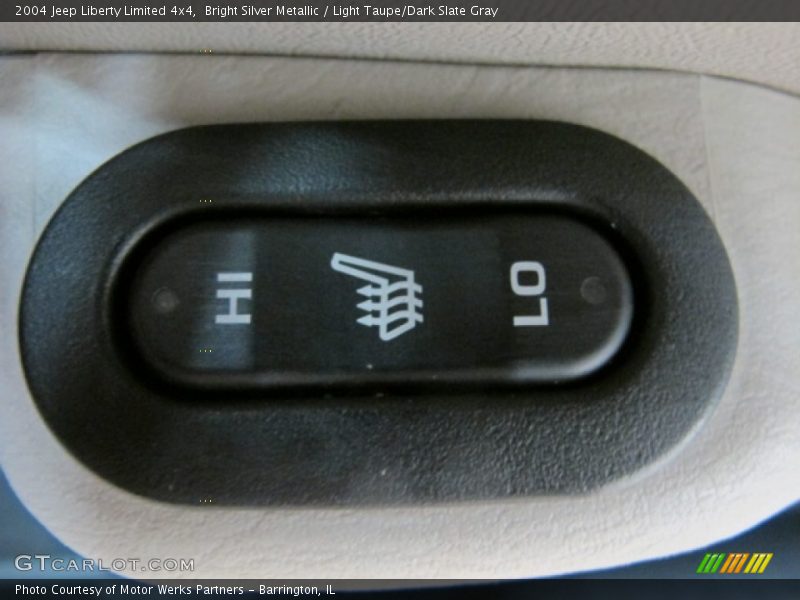 Bright Silver Metallic / Light Taupe/Dark Slate Gray 2004 Jeep Liberty Limited 4x4