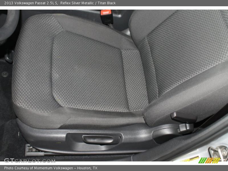 Reflex Silver Metallic / Titan Black 2013 Volkswagen Passat 2.5L S