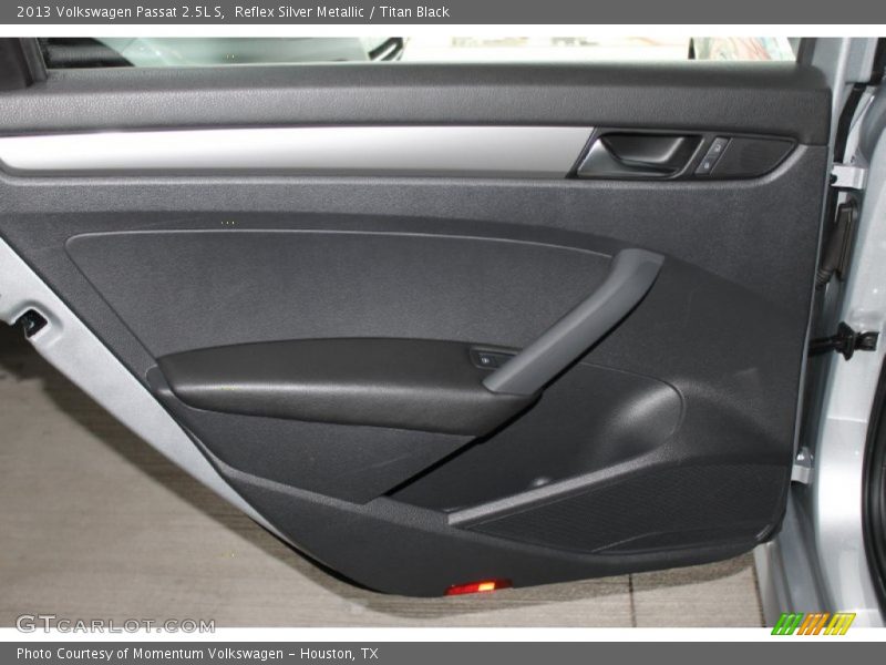 Reflex Silver Metallic / Titan Black 2013 Volkswagen Passat 2.5L S