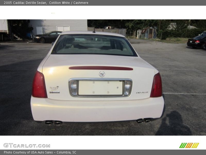 Cotillion White / Cashmere 2005 Cadillac DeVille Sedan