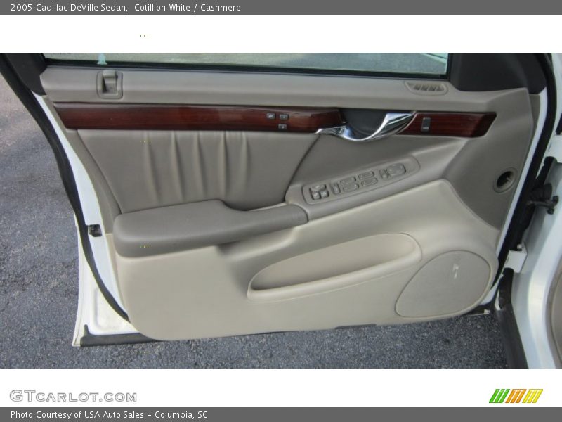 Cotillion White / Cashmere 2005 Cadillac DeVille Sedan
