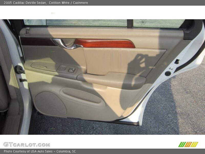 Cotillion White / Cashmere 2005 Cadillac DeVille Sedan
