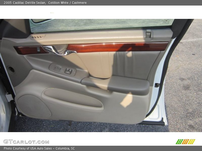 Cotillion White / Cashmere 2005 Cadillac DeVille Sedan