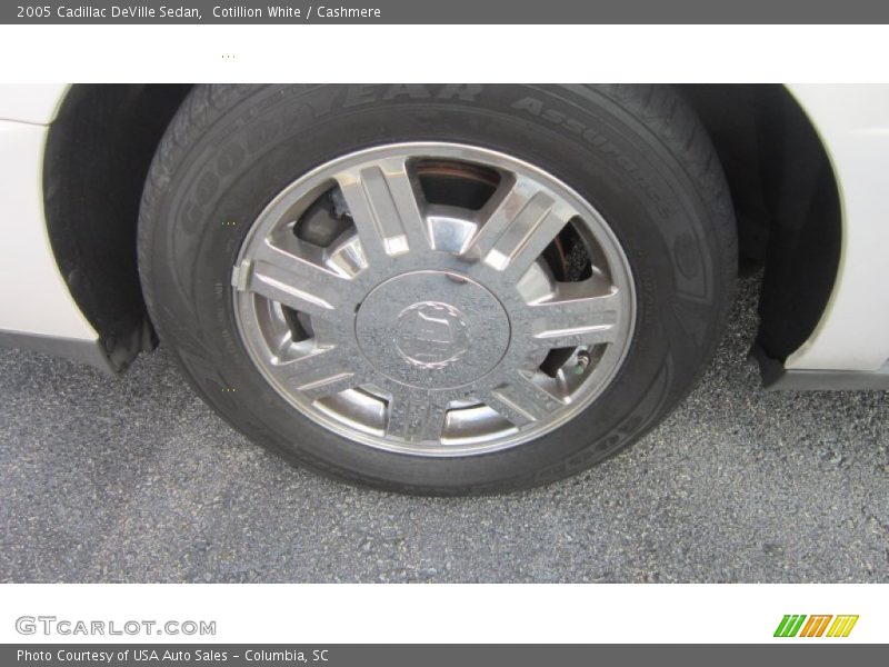 Cotillion White / Cashmere 2005 Cadillac DeVille Sedan
