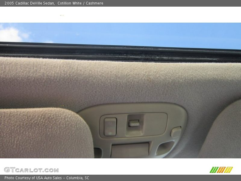 Cotillion White / Cashmere 2005 Cadillac DeVille Sedan