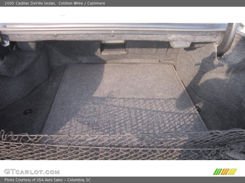 Cotillion White / Cashmere 2005 Cadillac DeVille Sedan