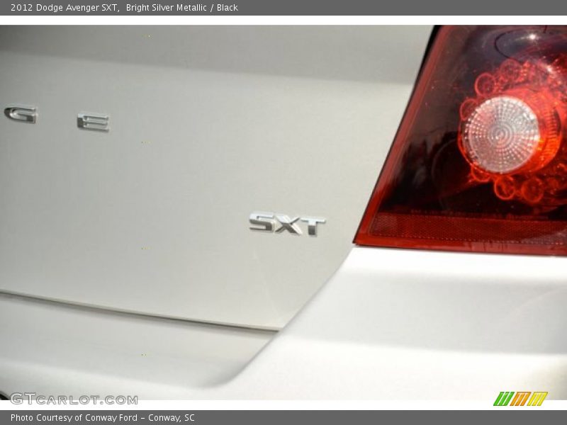 Bright Silver Metallic / Black 2012 Dodge Avenger SXT