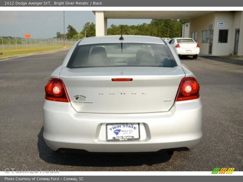 Bright Silver Metallic / Black 2012 Dodge Avenger SXT