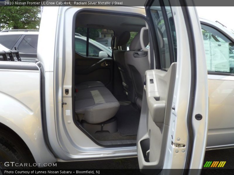 Radiant Silver Metallic / Steel 2010 Nissan Frontier LE Crew Cab 4x4