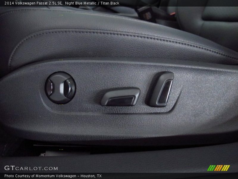 Night Blue Metallic / Titan Black 2014 Volkswagen Passat 2.5L SE