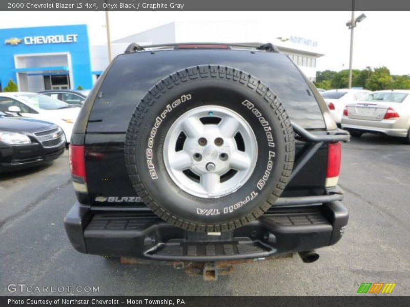 Onyx Black / Graphite Gray 2000 Chevrolet Blazer LS 4x4