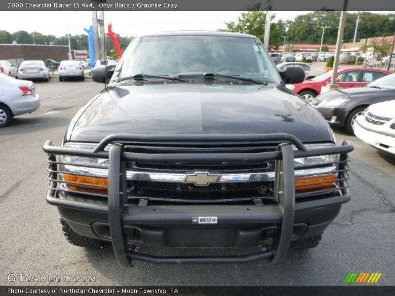 Onyx Black / Graphite Gray 2000 Chevrolet Blazer LS 4x4