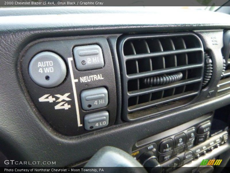 Onyx Black / Graphite Gray 2000 Chevrolet Blazer LS 4x4