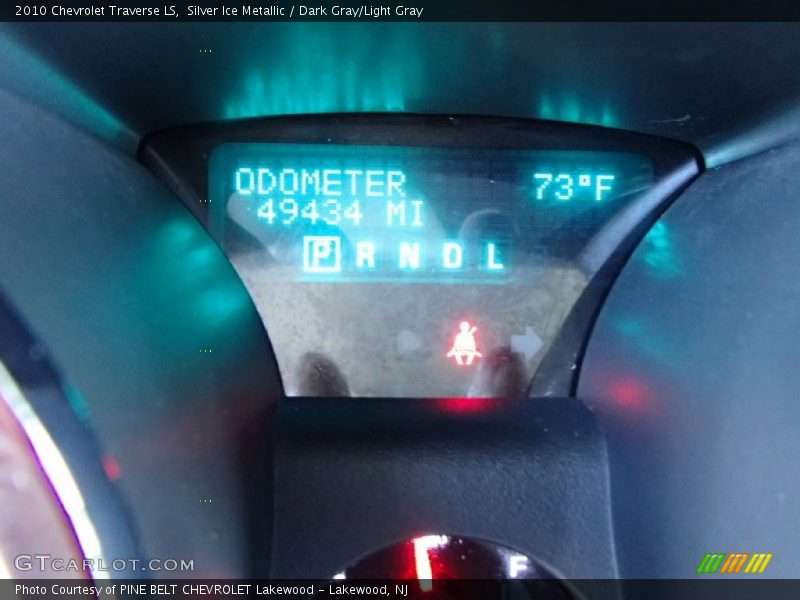 Silver Ice Metallic / Dark Gray/Light Gray 2010 Chevrolet Traverse LS