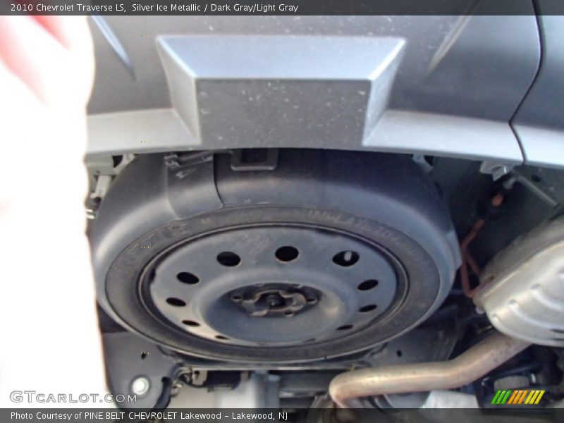 Silver Ice Metallic / Dark Gray/Light Gray 2010 Chevrolet Traverse LS