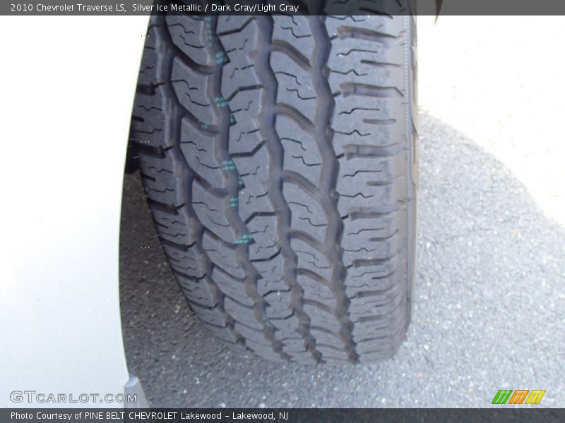 Silver Ice Metallic / Dark Gray/Light Gray 2010 Chevrolet Traverse LS